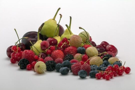 frutos rojos arandanos grosellas frambuesas moras